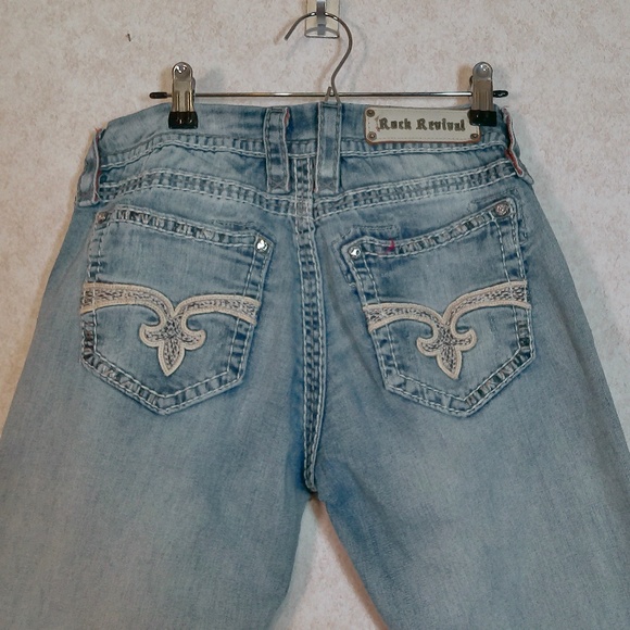 LKNW Rock Revival Ella Capri Jeans WSz30 Faded Blue, Flur De Lis + Rhinestones - Picture 10 of 15